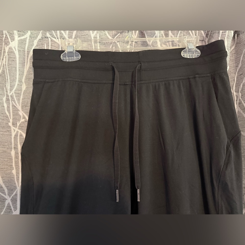 Lululemon Women’s Black Joggers size 10 ready to rulu - Picture 2 of 4